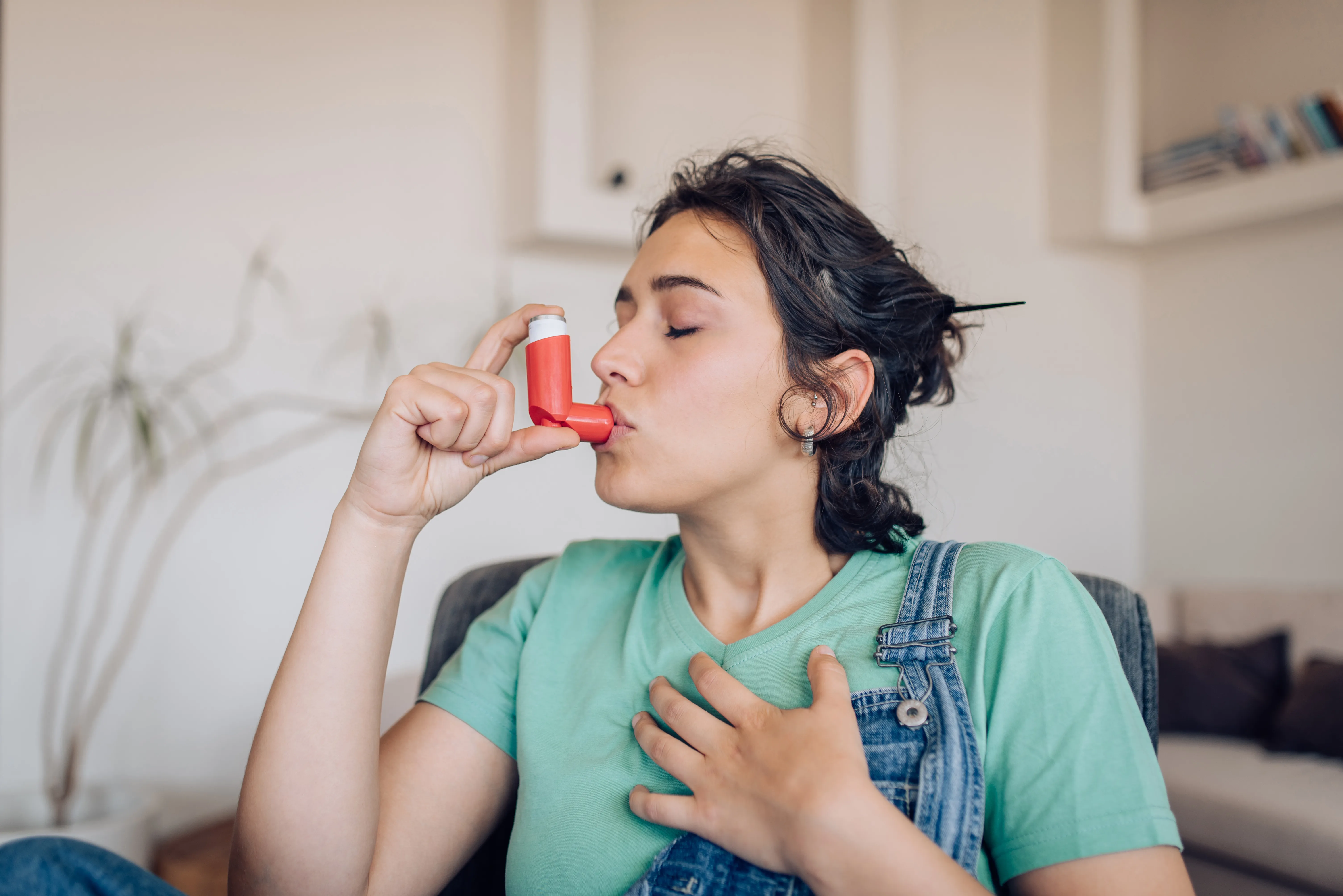 Can Holding Your Breath Trigger Asthma Symptoms? | Lopmudra Hospital’s Expert Insights